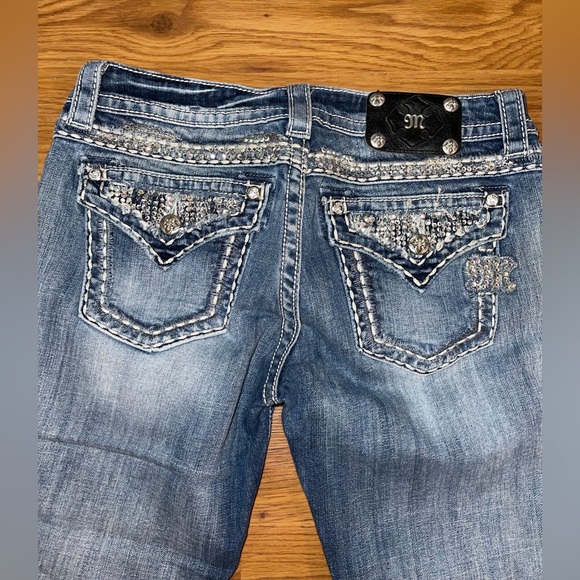 ❤️🔥MISS ME❤️🔥 Women’s Distressed Capris - Picture 2 of 6